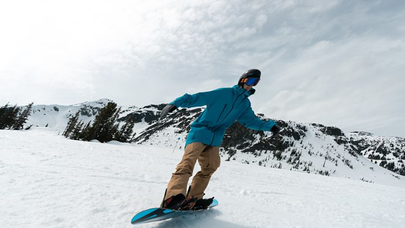 Online and Offline Addiction to Snowboarding
